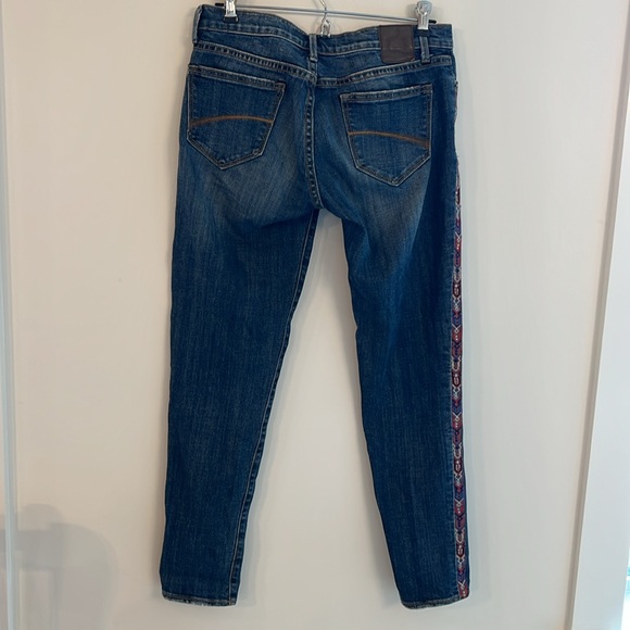 Driftwood Jackie Aztec Embroidered Distressed Skinny Jeans- 27 - Picture 5 of 8